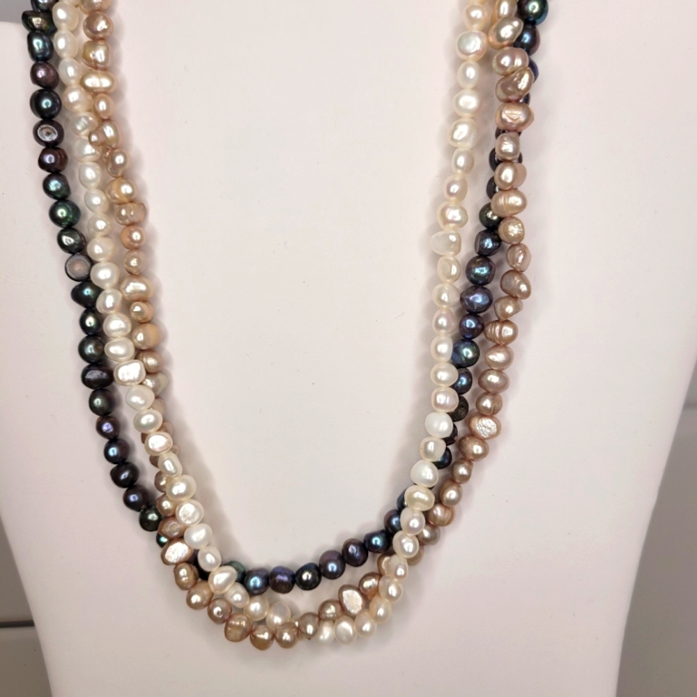 Lovely 3 Strand faux pearls Necklace